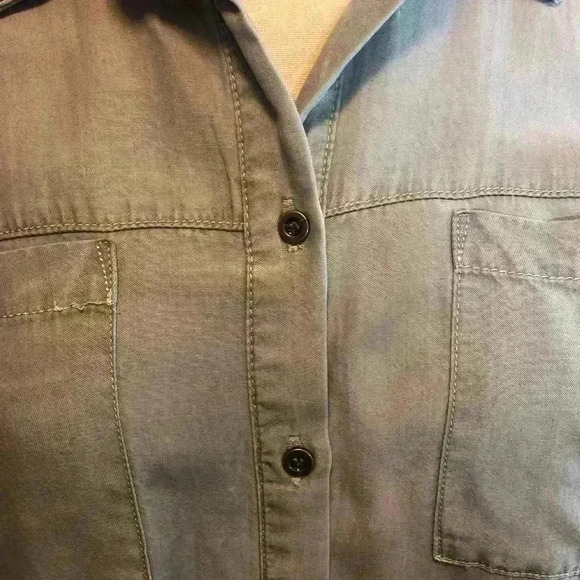 Jane + Delancy Light Gray Button up Collared Long Sleeve Top Size Medium NWT - Picture 5 of 11